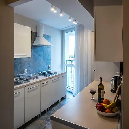 Apartment On Foot *