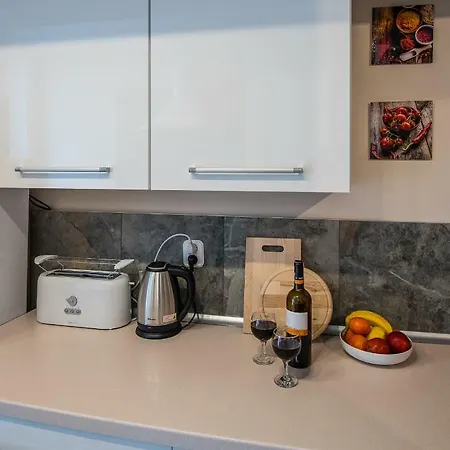 Apartment On Foot *
