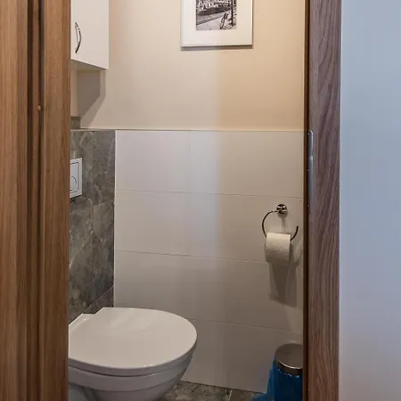 Apartment On Foot