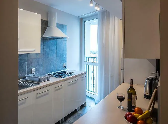 アパート On Foot *